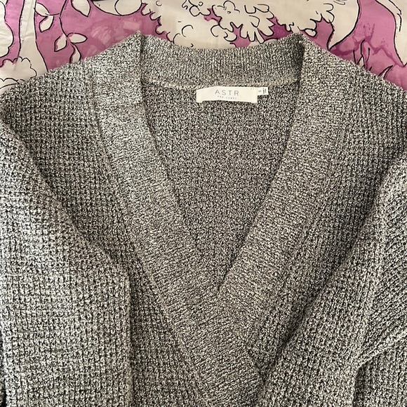 Astr the label knit cross cross sweater - Picture 1 of 3